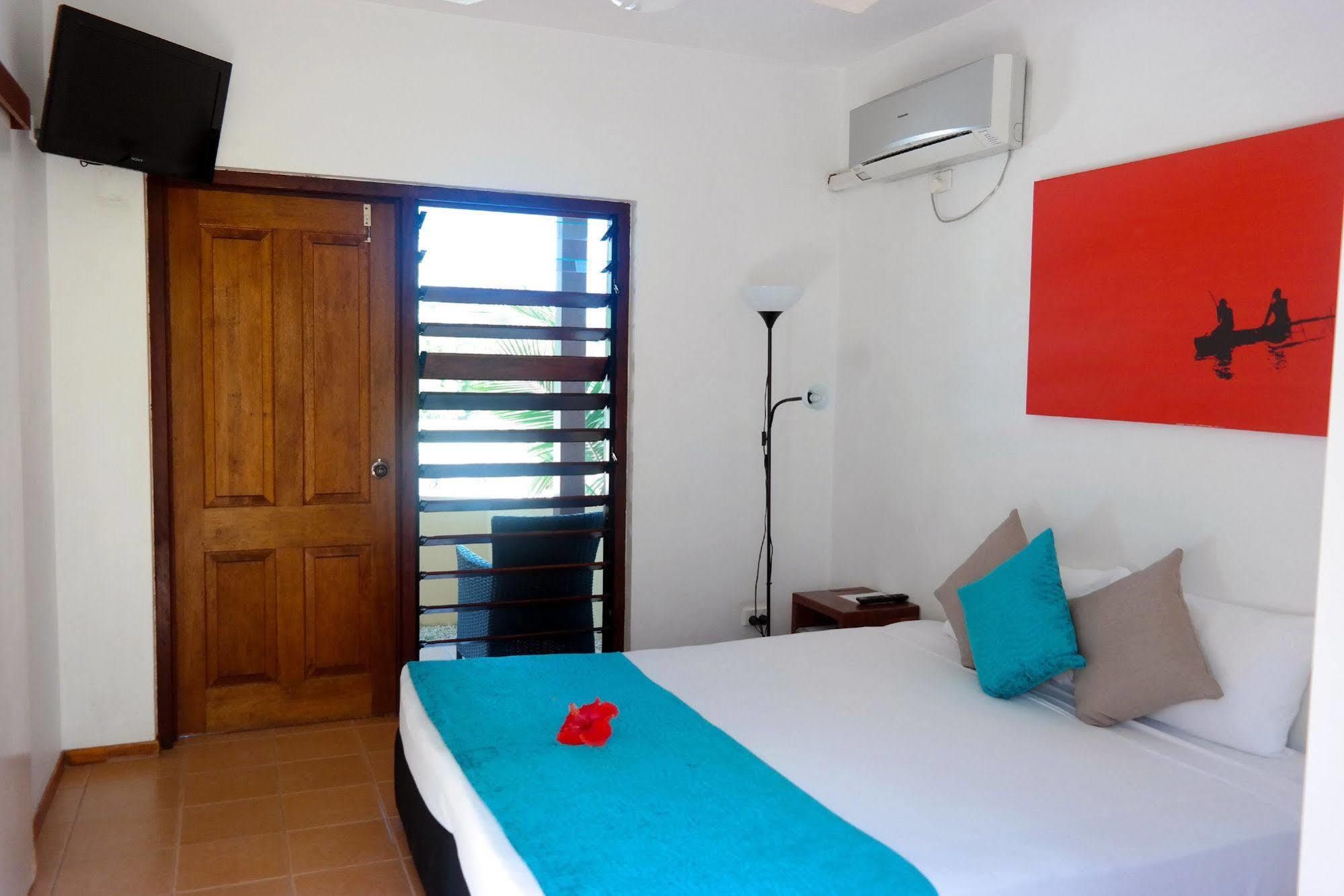 Moorings Hotel Port Vila Ngoại thất bức ảnh